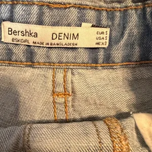 Bershka Denim Shortalls Light Wash Distressed Jean Overalls Womens Size Small thumbnail 11