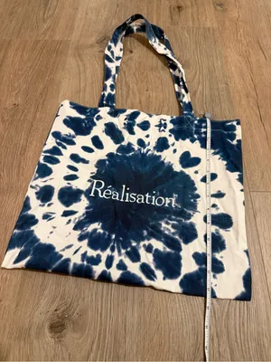 NWOT Réalisation Par Blue & White Tie Dye Canvas Tote Bag thumbnail 4