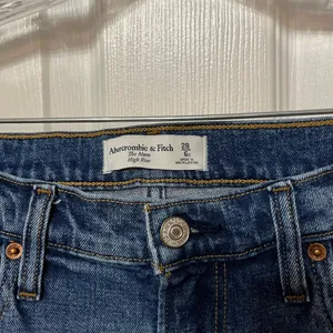 Abercrombie & Fitch High‎ Rise Mom Jean size 28 / 6 s thumbnail 7