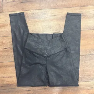 Offline by Aerie The Hugger Crossover High Waisted Crackle Legging Black Size M thumbnail 4