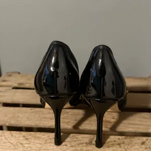 NEW Marc‎ Fisher Hadama 8M Black White Studded Heels Rockabilly A26 thumbnail 11