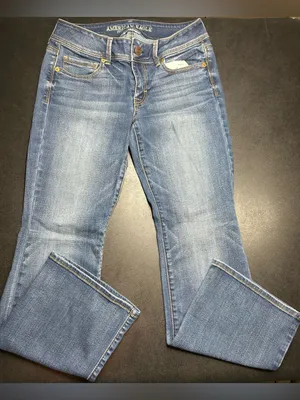 American Eagle Women’s Size 8 Short Low Rise Kick Bootcut Jeans thumbnail 3