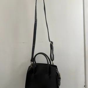Smal black purse, no brand: 9 1/2” w x 7 1/2” l thumbnail 3