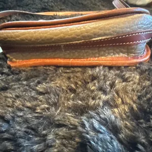 Vintage Dooney & Bourke Taupe all Leather crossbody bag thumbnail 3