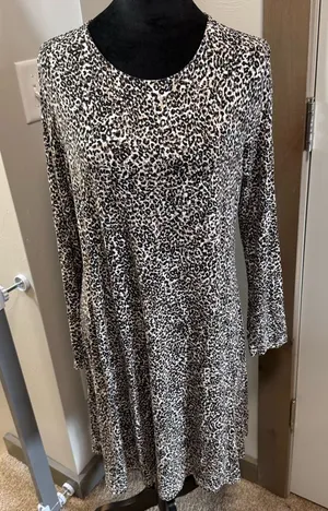 Old Navy Long Sleeve Stretchy Midi Dress Leopard Animal Print Black‎ White L thumbnail 1