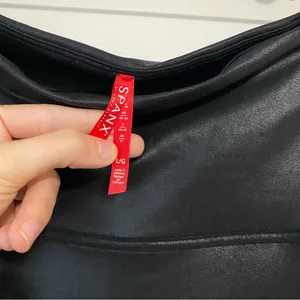 Spanx Black Shiny Faux Leather Leggings size Large thumbnail 4