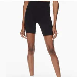 NEW Aritzia TNAction Hi-Rise 7" Short Biker Black thumbnail 4