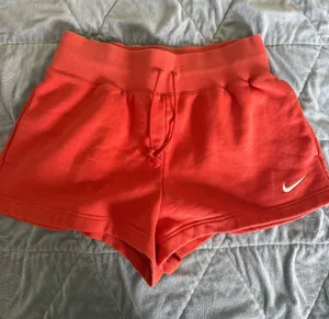 Nike sportswear shorts thumbnail 1