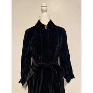 Vintage Black Velvet Opera Coat Womens M Belted Cameo Rhinestone Union Made USA thumbnail 2