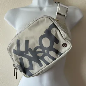 🩶  Lululemon Everywhere Belt Bag 2L — Silver Drop Bold Logo Print thumbnail 1