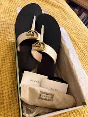 Gucci GG White & Black Thong Flip Flop Sandals thumbnail 2