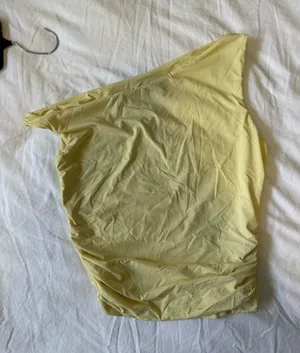yellow white fox going out top off shoulder thumbnail 1