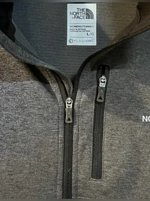 The North Face Quarter Zip Flashdry Women's Top with thumb-holes in size Large i thumbnail 2