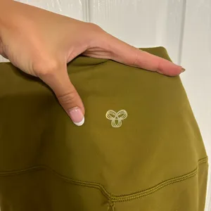Aritzia TNAction Green / Brown Leggings thumbnail 5