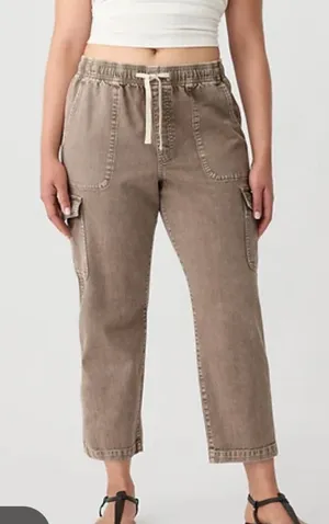 GAP WOMENS TAN CARGO EASY JEAN LARGE thumbnail 1