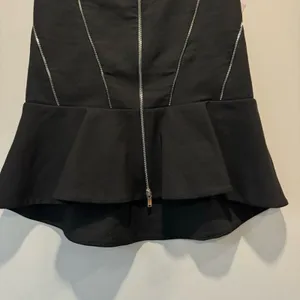 Zara Zip High Low Flounce Skirt Knee Length Contemporary Front Zip Closure Black thumbnail 6