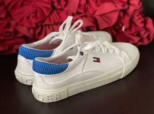 Tommy Hilfiger women’s brand new finice lace up sneaker size 8 avail thumbnail 9