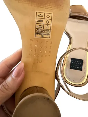 WHITE HOUSE BLACK MARKET WHBM Gold Metallic Sandals Heels Size 7 thumbnail 4