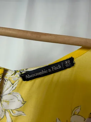 Abercrombie‎ & Fitch Yellow Floral Short-Sleeve Top Button Accent Size XS thumbnail 4