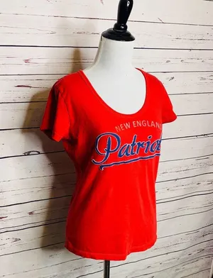 NFL New England Patriots Red & Blue T-Shirt Women’s Size Medium thumbnail 4