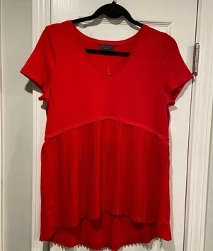 The Limited NWT Size L Red Short Sleeve V Neck Pleated Hem Flowy Tunic Stretch Top thumbnail 1