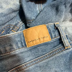 American Eagle Relaxed Denim Jean Shorts Medium Wash Size 16 Casual Summer thumbnail 3