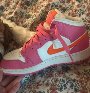 Air Jordan Kids' 1 Mid thumbnail 1