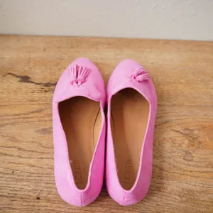 J. Crew Women's Size 10 Bright Pink Tassel Loafers Style Pointed Toe Flats thumbnail 3