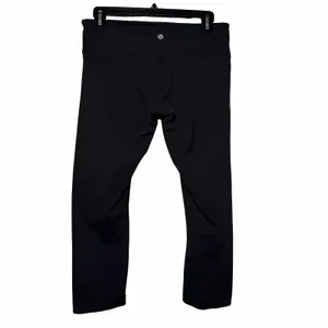 Lululemon Womens Size 8 Black Crop Leggings 21" Inseam High Rise Yoga Athletic thumbnail 2