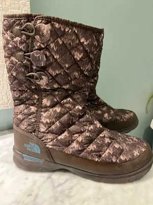 The North Face Quilted Brown Floral-Print Insulated Boots thumbnail 2