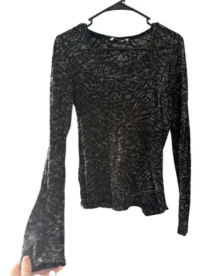 BKE Womens Long Sl Grunge Whimsigoth Web Metallic Silver‎ Black Scoop Top Large thumbnail 1