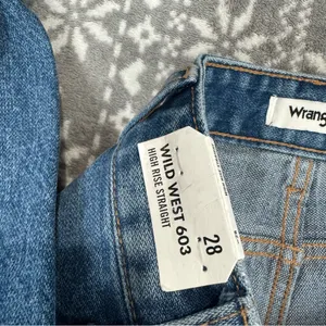 NWT Wrangler Wild‎ West 603 High Rise Straight Jeans Ripped Knees Size 28 thumbnail 7