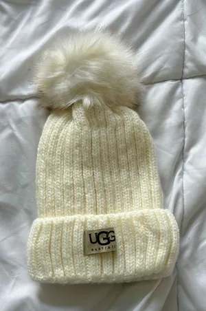 UGG Australia Cream Ribbed Knit Beanie with Faux Fur Pom-Pom White Winter Hat thumbnail 1