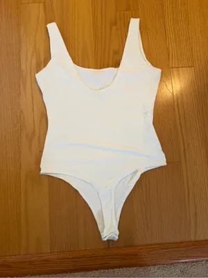 Sleek White Scoop Neck Bodysuit for Women thumbnail 2