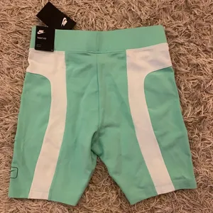 Nike sport shorts size small NWT thumbnail 3