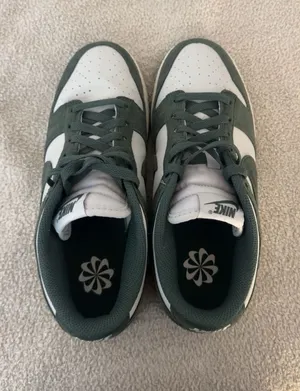 green Nike dunks. size 7 never worn thumbnail 1
