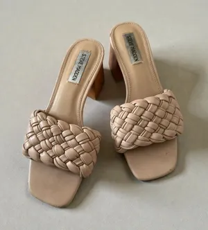STEVE MADDEN Beige Braided Sandals Heels 7.5 thumbnail 1