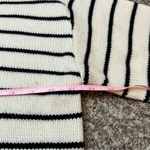 Tahari Striped Cropped Sweater thumbnail 10