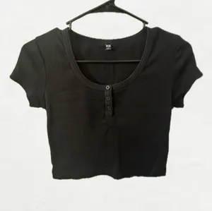 Black crop top thumbnail 1