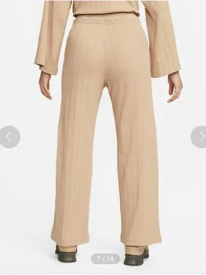 Nike beige tan ribbed wide leg high rise sweatpants in XS #loungewear #utility #basics thumbnail 4