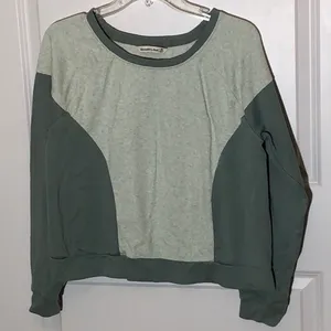 Abercrombie & Fitch Boxy Sweatshirt Medium thumbnail 1