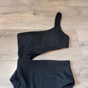 Aerie Black One Shoulder Cutout Textured Ribbed One Piece Swimsuit Size XSmall thumbnail 3