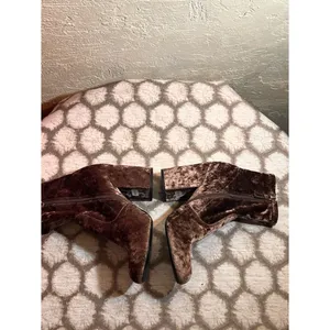 Steve Madden Brown Crushed Velvet Block Heel Ankle Boots thumbnail 3