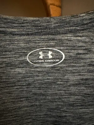 Under Armour Women’s HeatGear Medium Dark Heather Gray V-Neck Athletic Too thumbnail 5