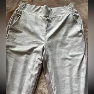 ATHLETA Women’s‎ 6 Brooklyn Lined Camo Purple Joggers Camouflage thumbnail 4