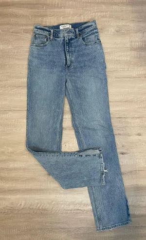 Ultra High Rise Jeans thumbnail 2