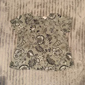 Loft Outlet Sage Green Floral Paisley‎ Ladder Lace Keyhole Back Blouse Large thumbnail 2