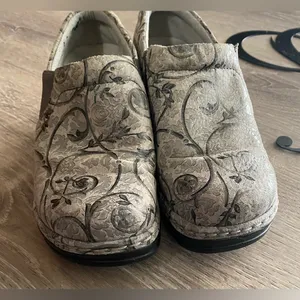KLOGS Gray Floral Slip-On Nursing Shift Shoes | Comfort Work Clogs | Sz 7 thumbnail 6