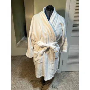 Stars Above Women's Size XL/XXL Plush Robe White Pockets Long Sleeve Wrap Tie thumbnail 2