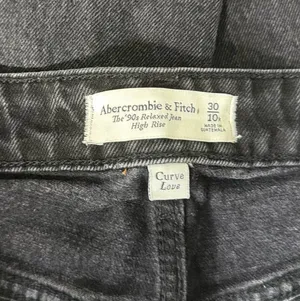 Abercrombie High-Rise Jeans 90s Straight Curve Love thumbnail 3